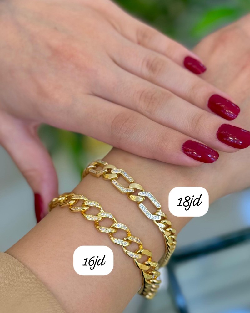 Bracelets 19 AED (3) Bracelets 19 AED (3)