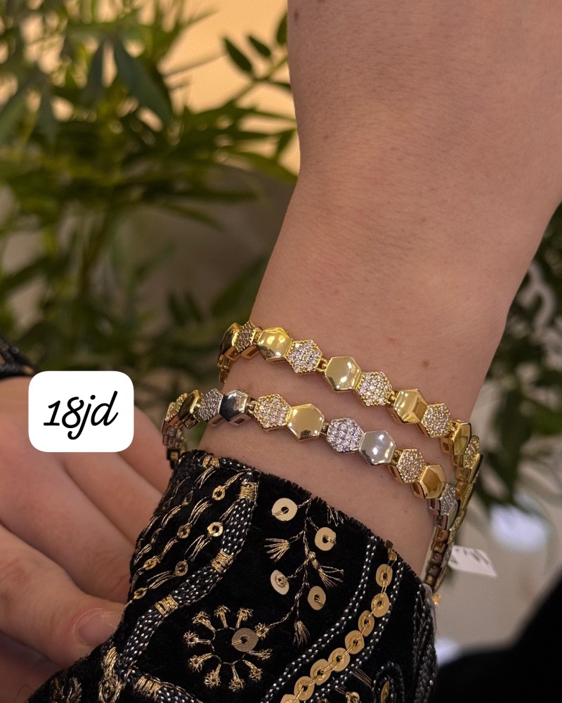 أساور 18 د.أ (37) أساور 18 د.أ (37)